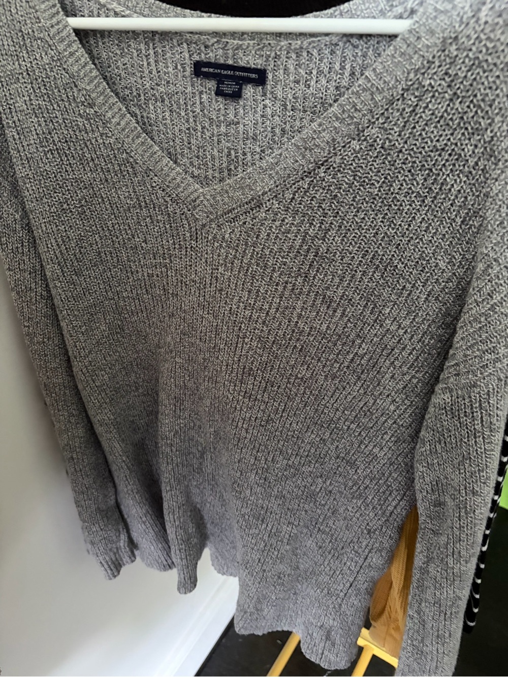 American Eagle Outfitters Light Gray V-Neck Knit Sweater size M